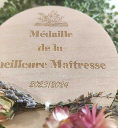 Magnet bois  "Médaille de la meilleure maîtresse 2023/2024"