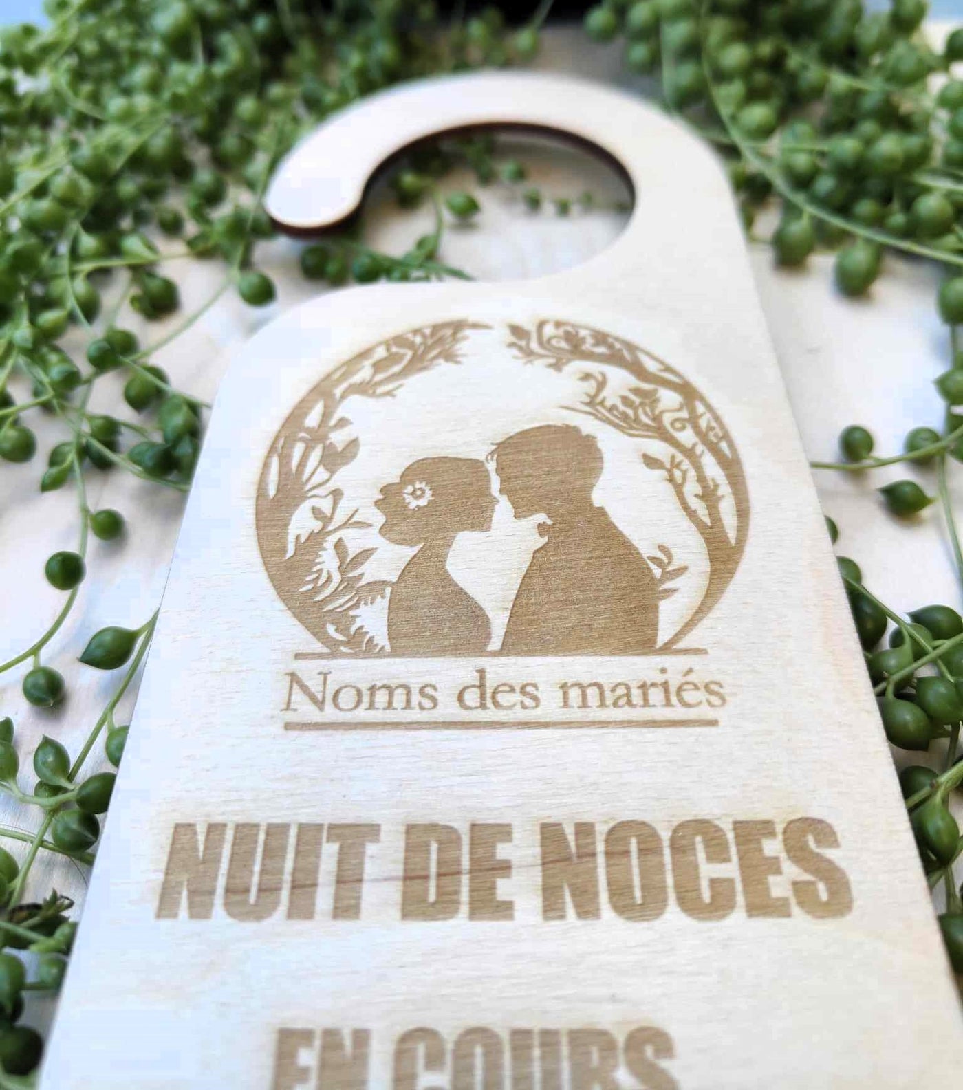 Cintre de porte - Nuit de noces en cours...